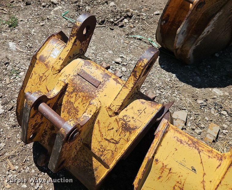image for item EI8204 (5) Case 580 backhoe buckets