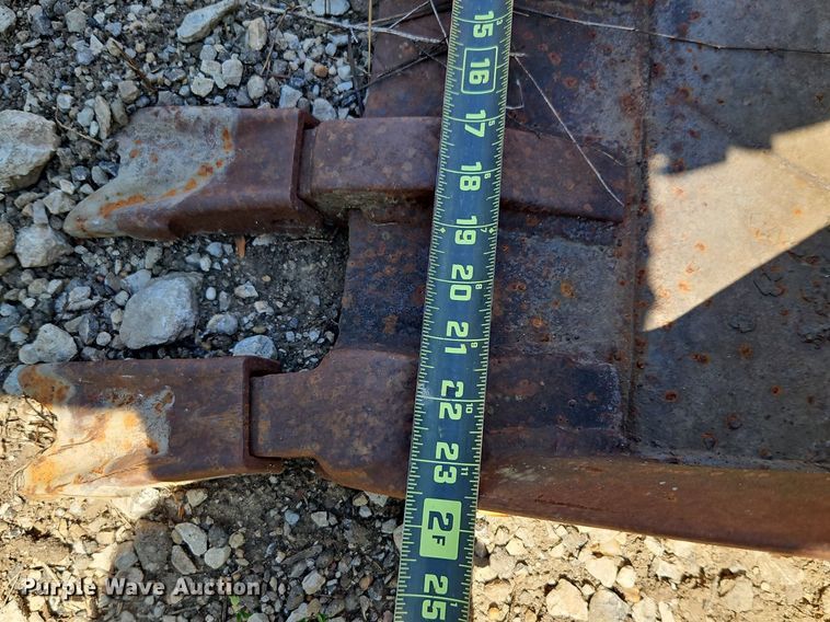 image for item EI8204 (5) Case 580 backhoe buckets