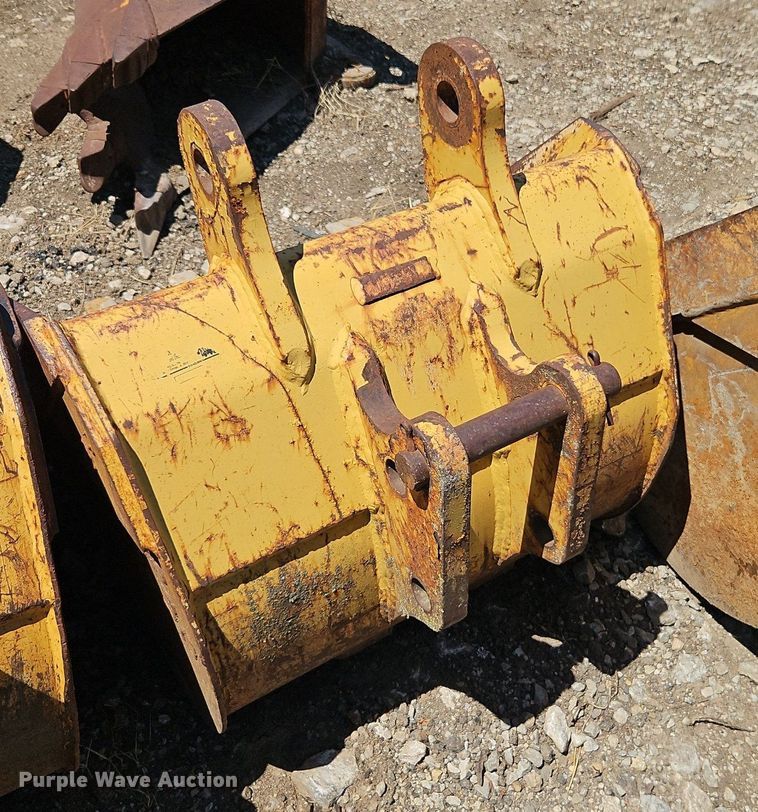 image for item EI8204 (5) Case 580 backhoe buckets
