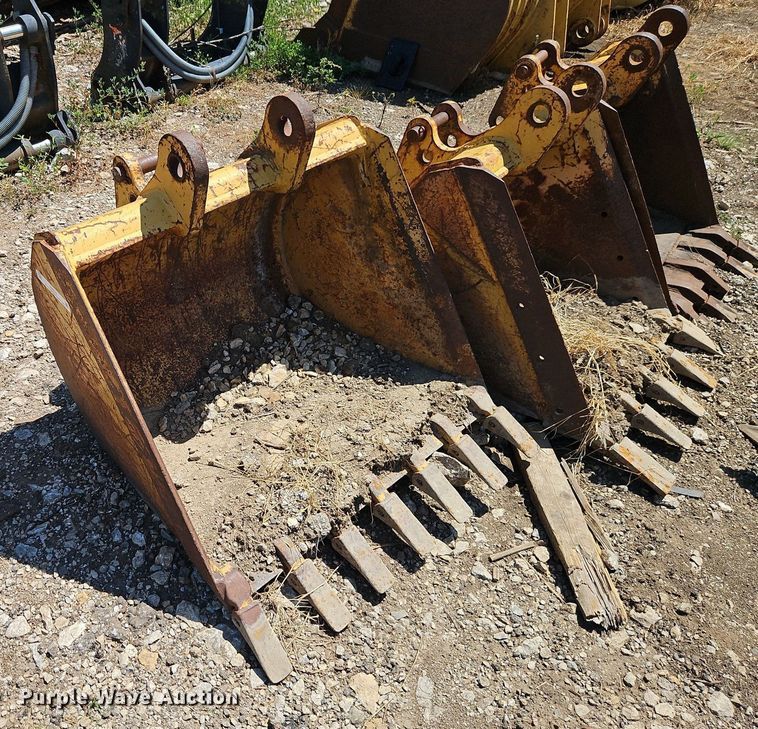 image for item EI8204 (5) Case 580 backhoe buckets
