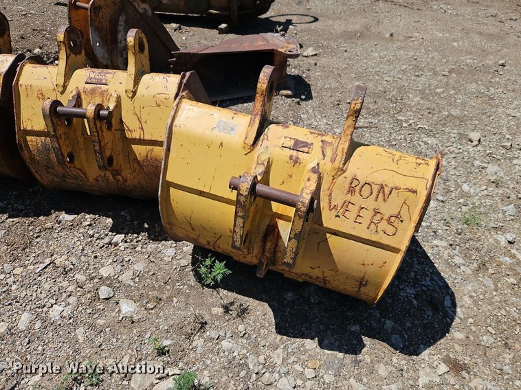 image for item EI8204 (5) Case 580 backhoe buckets