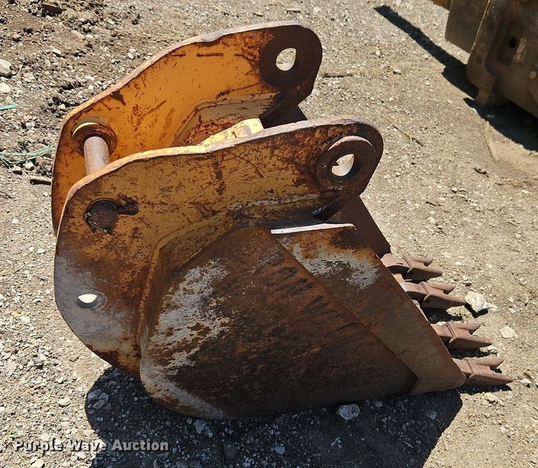 image for item EI8204 (5) Case 580 backhoe buckets