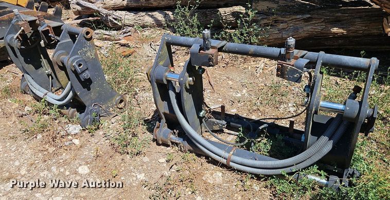 image for item EI8205 (2) hydraulic quick couplers