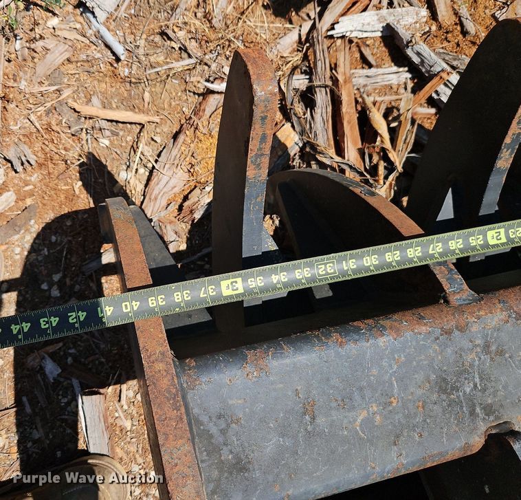 image for item EI8206 CF excavator grapple