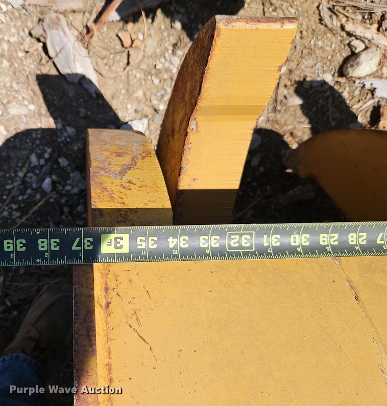 image for item EI8207 Bodine excavator grapple