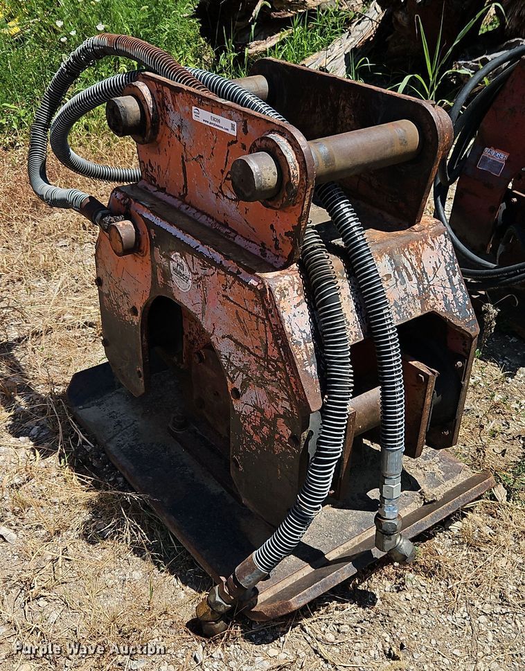 image for item EI8209 Excavator plate compactor 