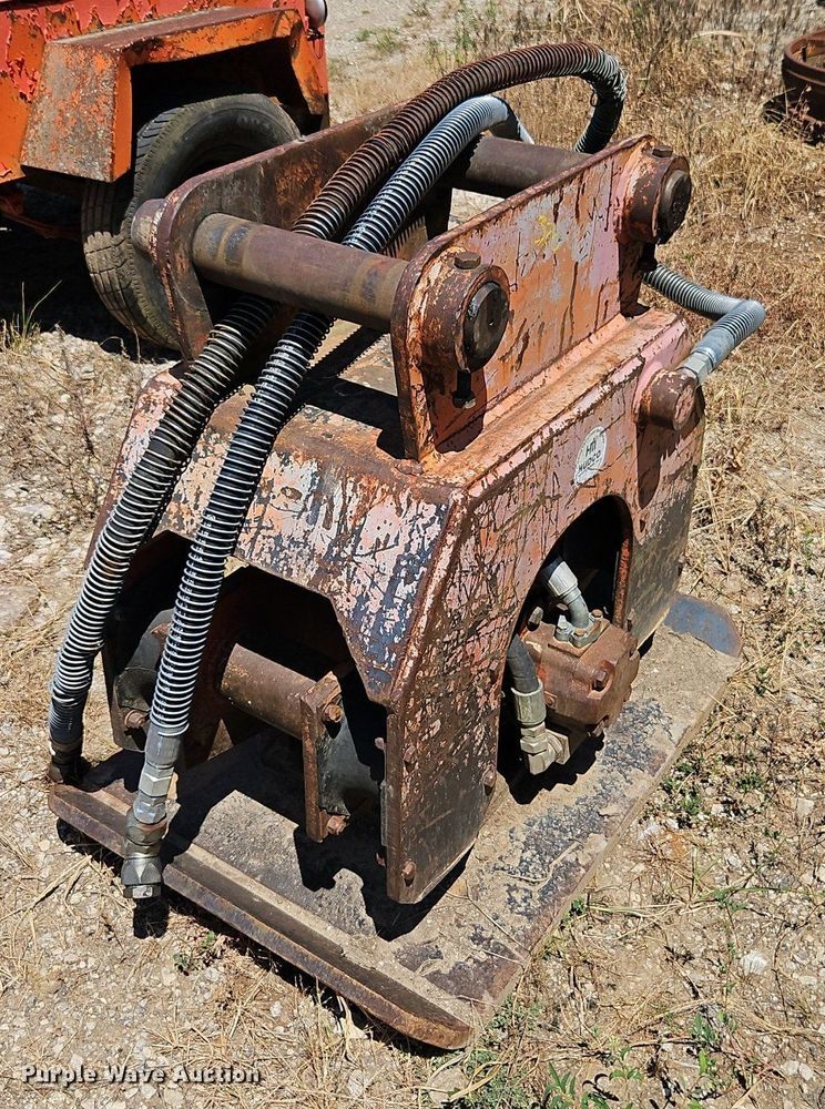 image for item EI8209 Excavator plate compactor 