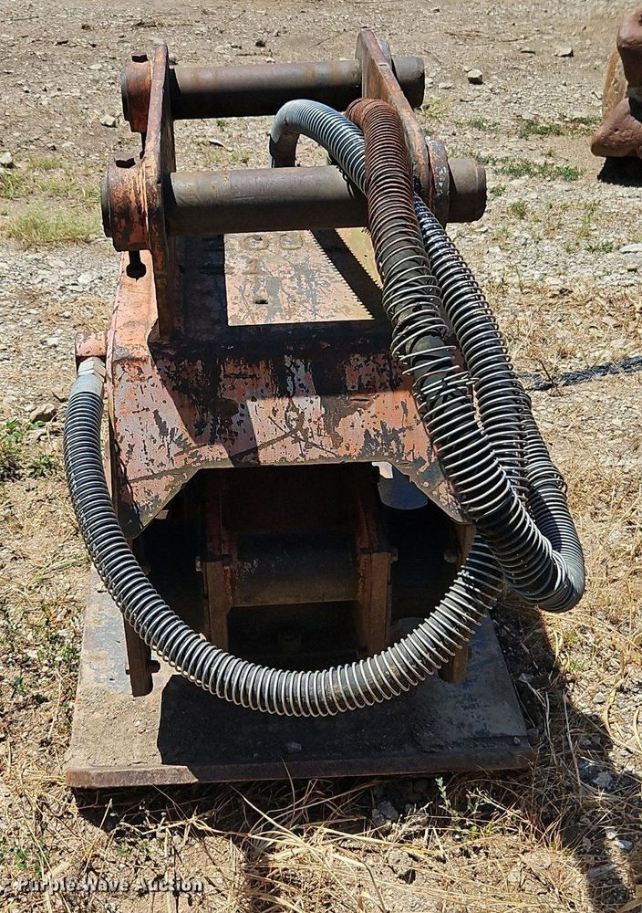 image for item EI8209 Excavator plate compactor 