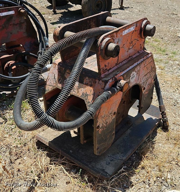 image for item EI8209 Excavator plate compactor 