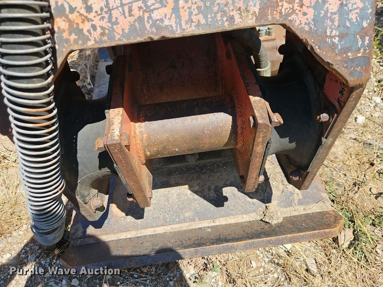 image for item EI8209 Excavator plate compactor 