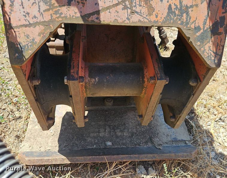 image for item EI8209 Excavator plate compactor 