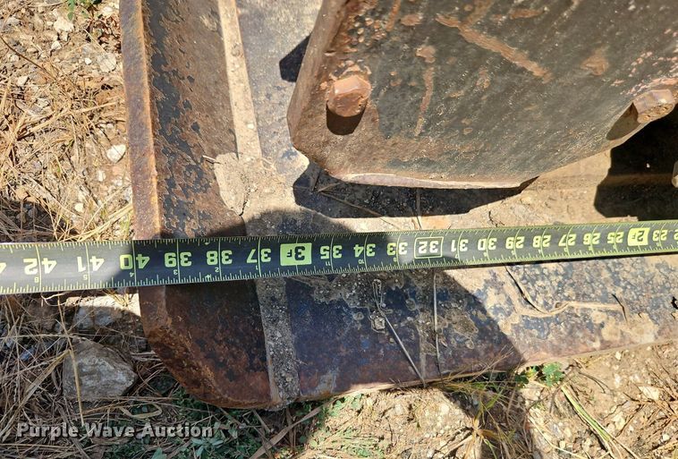 image for item EI8209 Excavator plate compactor 