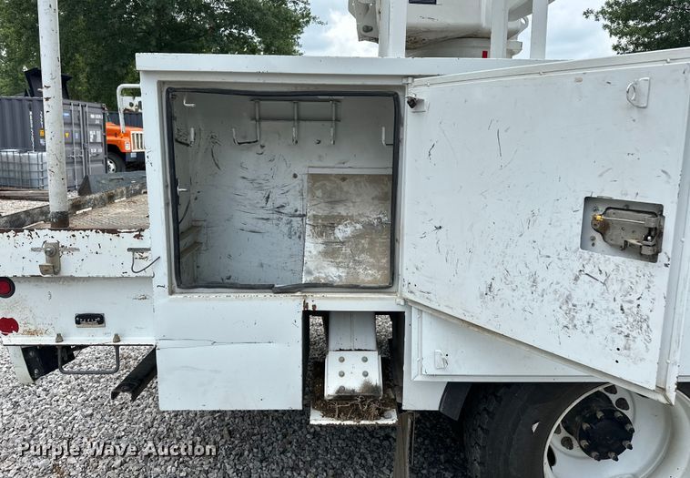 image for item EJ4450 2015 Freightliner  Business Class M2 bucket truck