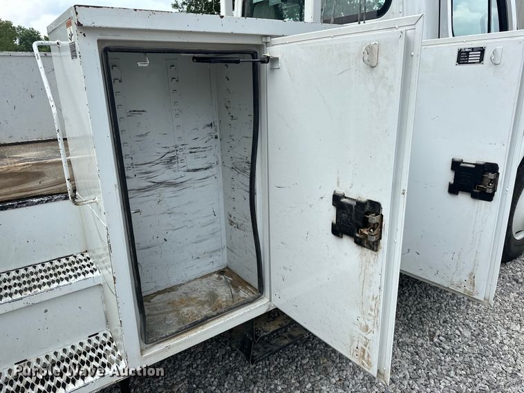 image for item EJ4450 2015 Freightliner  Business Class M2 bucket truck