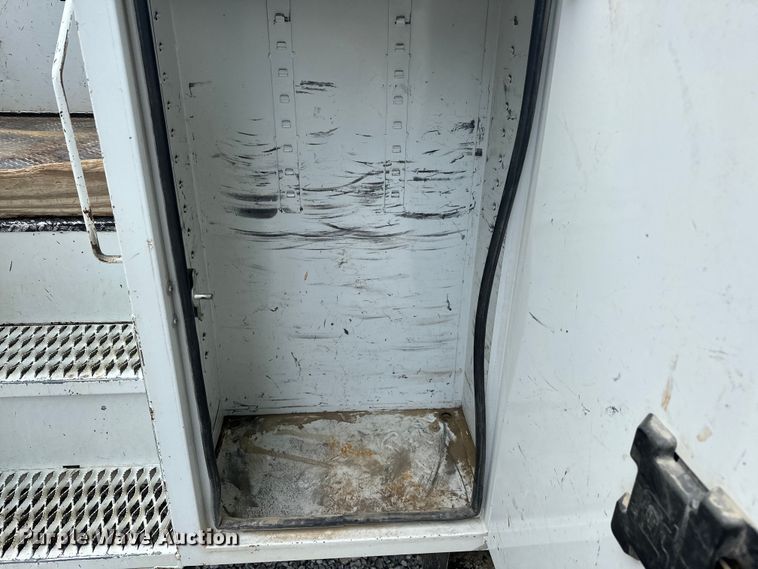 image for item EJ4450 2015 Freightliner  Business Class M2 bucket truck