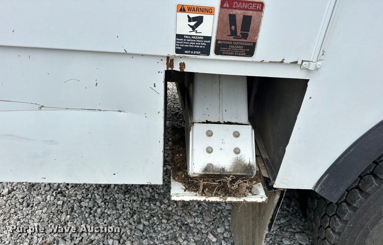 image for item EJ4450 2015 Freightliner  Business Class M2 bucket truck