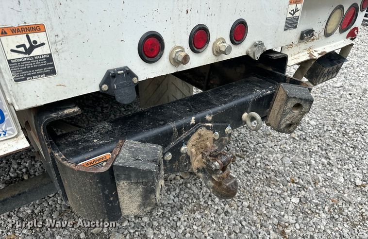 image for item EJ4450 2015 Freightliner  Business Class M2 bucket truck