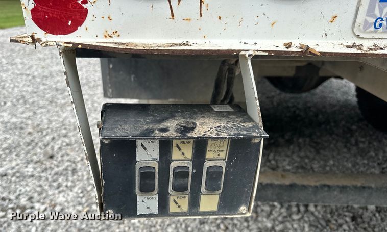 image for item EJ4450 2015 Freightliner  Business Class M2 bucket truck