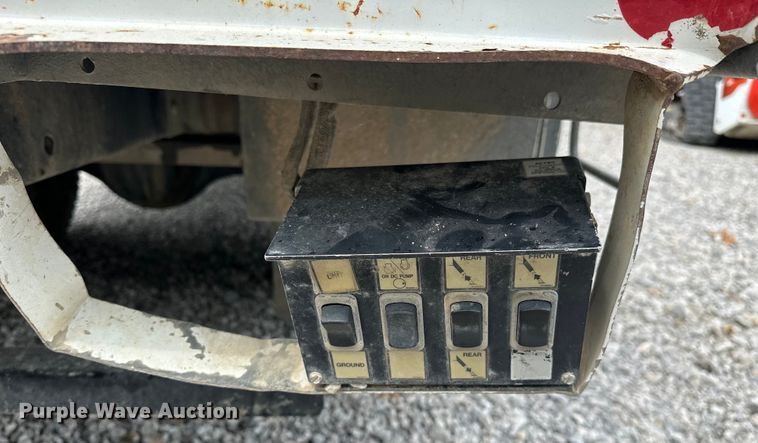 image for item EJ4450 2015 Freightliner  Business Class M2 bucket truck