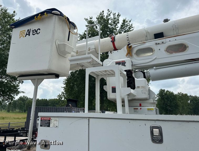 image for item EJ4450 2015 Freightliner  Business Class M2 bucket truck