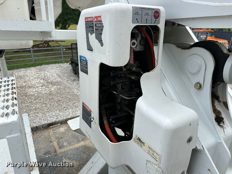 image for item EJ4450 2015 Freightliner  Business Class M2 bucket truck