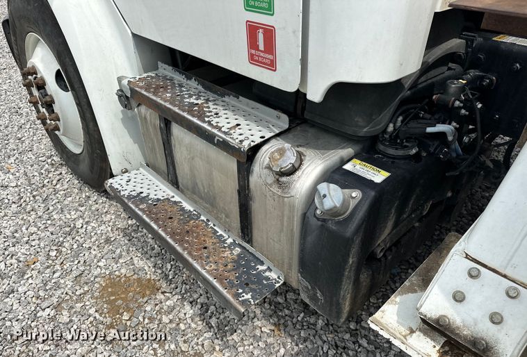 image for item EJ4450 2015 Freightliner  Business Class M2 bucket truck