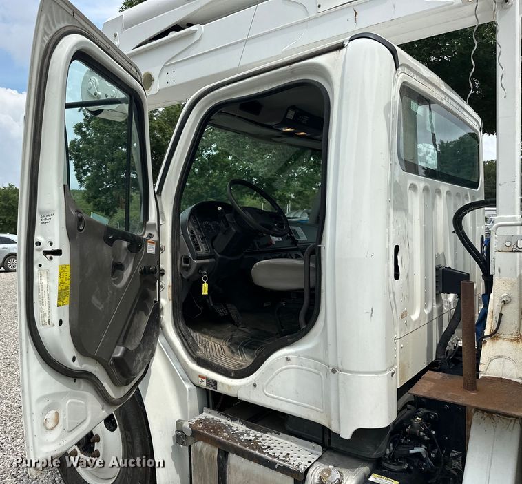 image for item EJ4450 2015 Freightliner  Business Class M2 bucket truck