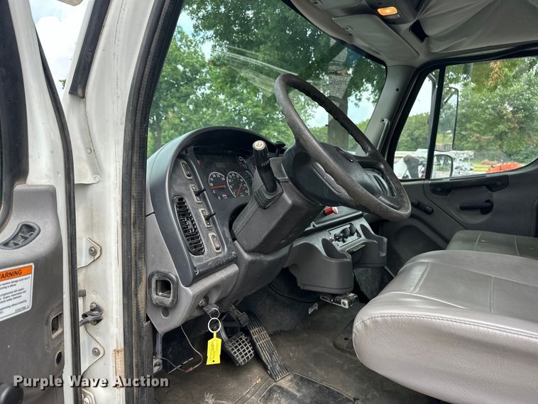 image for item EJ4450 2015 Freightliner  Business Class M2 bucket truck