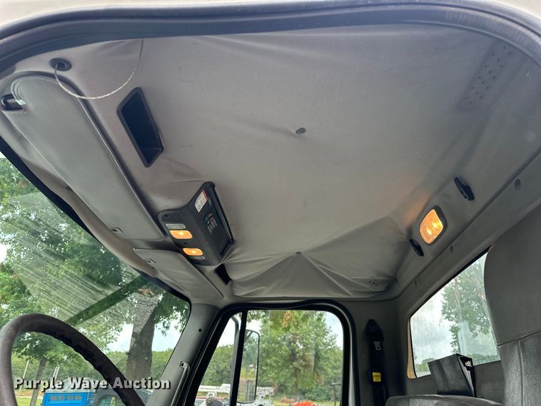 image for item EJ4450 2015 Freightliner  Business Class M2 bucket truck