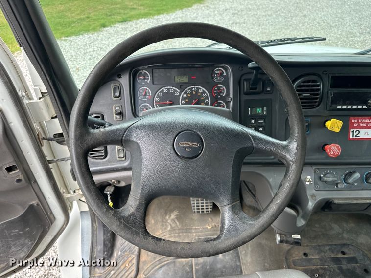 image for item EJ4450 2015 Freightliner  Business Class M2 bucket truck