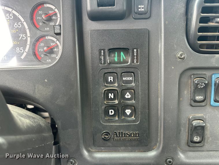 image for item EJ4450 2015 Freightliner  Business Class M2 bucket truck