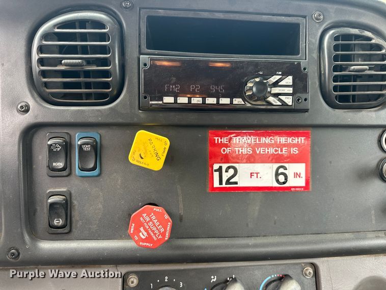 image for item EJ4450 2015 Freightliner  Business Class M2 bucket truck