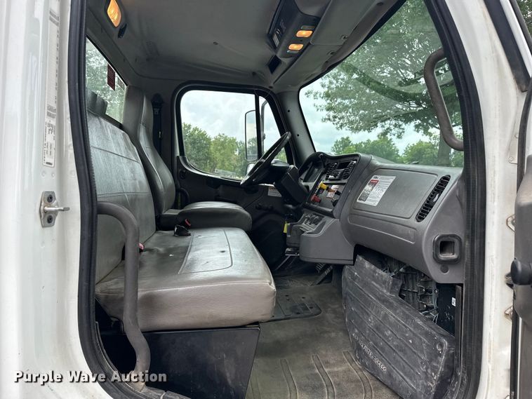 image for item EJ4450 2015 Freightliner  Business Class M2 bucket truck