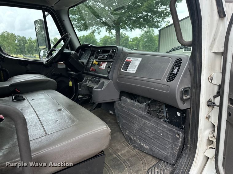 image for item EJ4450 2015 Freightliner  Business Class M2 bucket truck