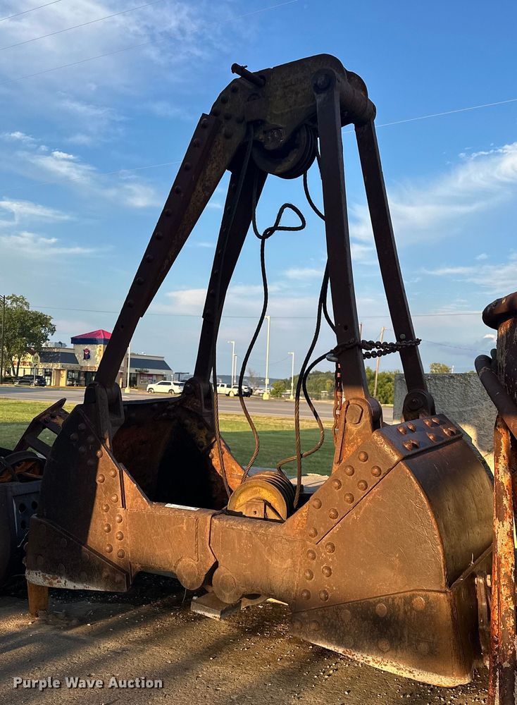 image for item EJ4457 Clamshell bucket 