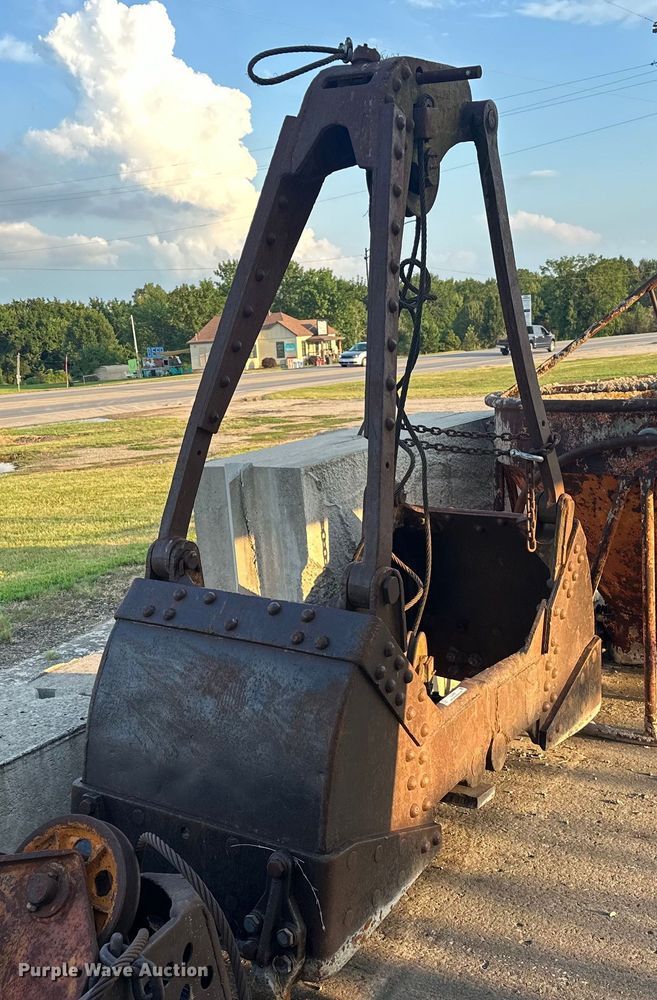 image for item EJ4457 Clamshell bucket 