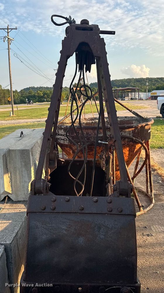 image for item EJ4457 Clamshell bucket 