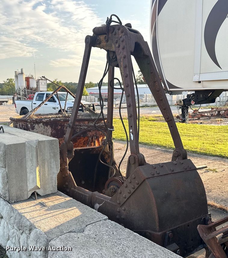 image for item EJ4457 Clamshell bucket 