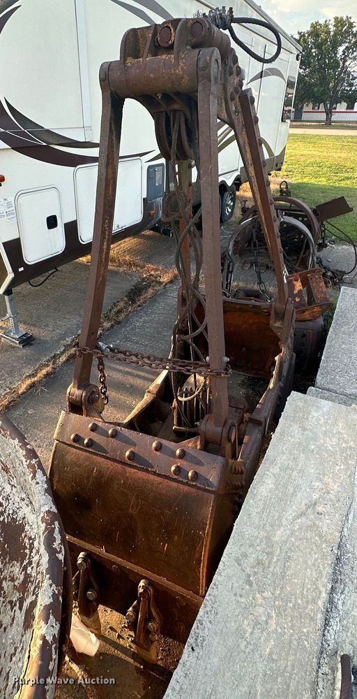 image for item EJ4457 Clamshell bucket 