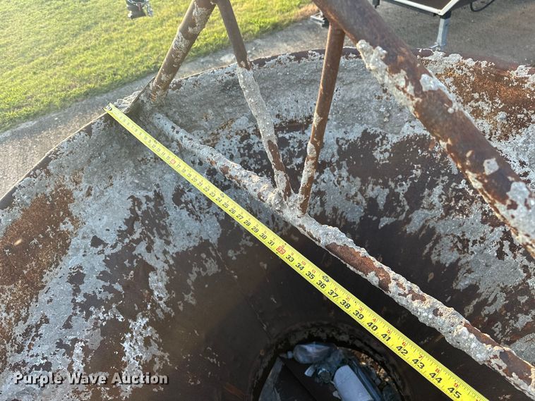 image for item EJ4460 Concrete bucket 