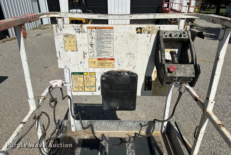 image for item EJ4467 2012 JLG 3246 ES scissor lift