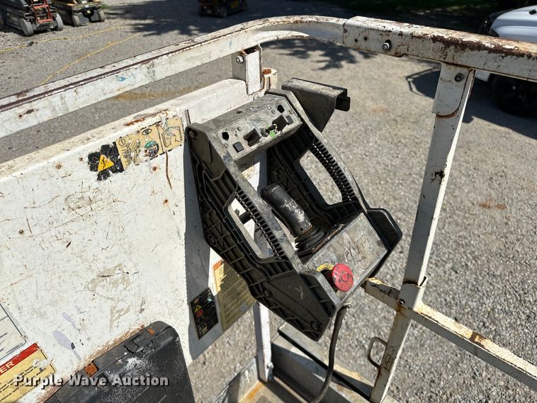 image for item EJ4467 2012 JLG 3246 ES scissor lift