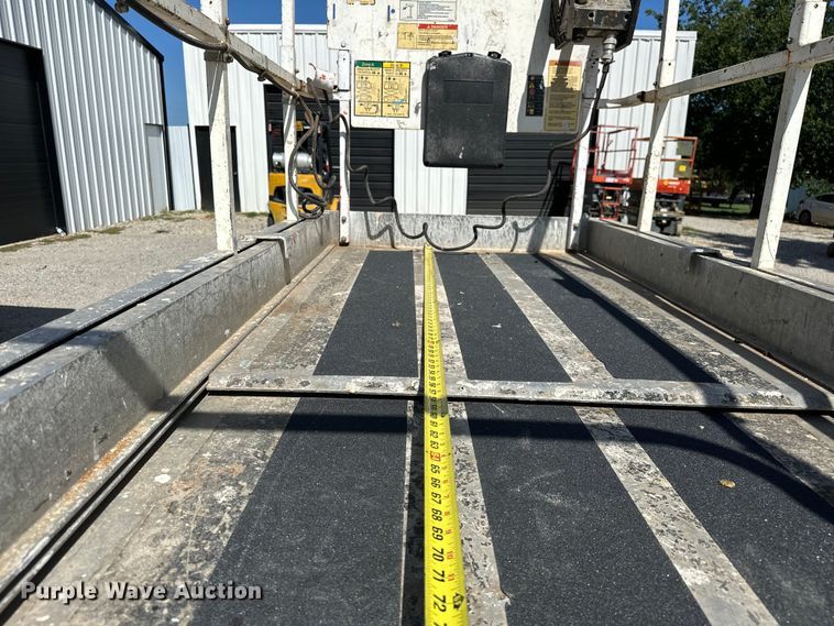 image for item EJ4467 2012 JLG 3246 ES scissor lift