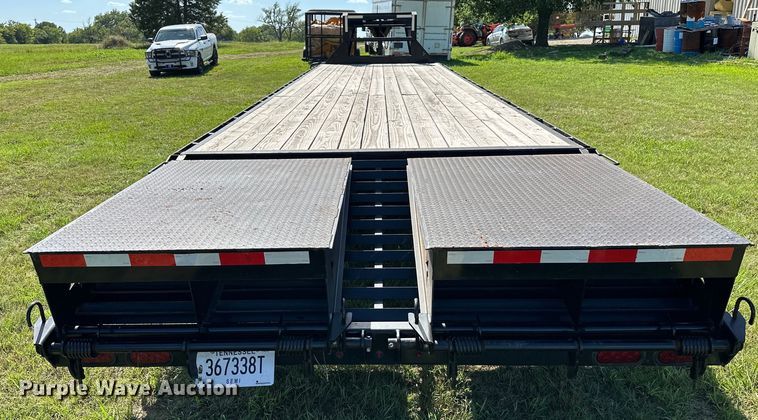 image for item EJ4468 2022 J&J Trailer Star Deck Over  equipment trailer