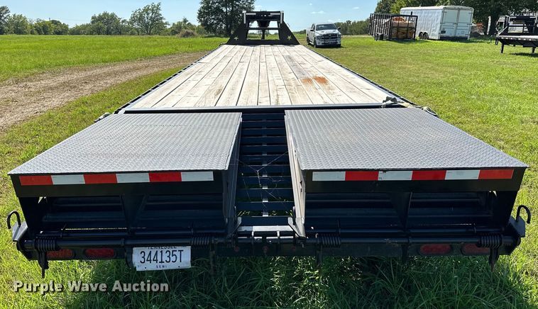 image for item EJ4470 2022 J&J Trailer Star Deck Over equipment trailer