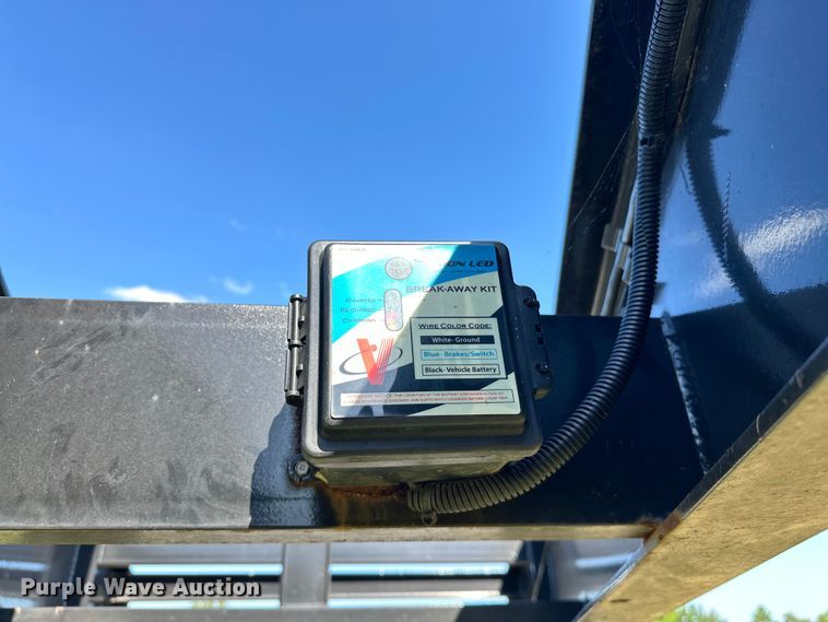 image for item EJ4470 2022 J&J Trailer Star Deck Over equipment trailer