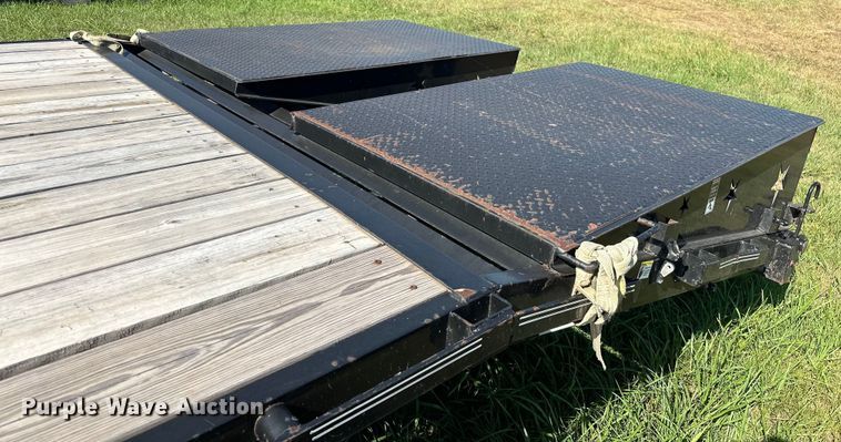 image for item EJ4470 2022 J&J Trailer Star Deck Over equipment trailer