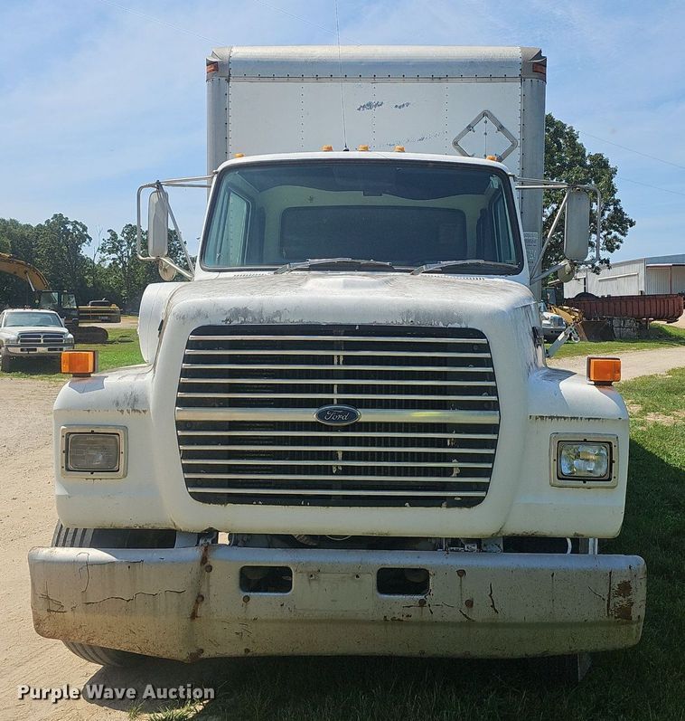 image for item EJ5788 1990 Ford L7000 box truck