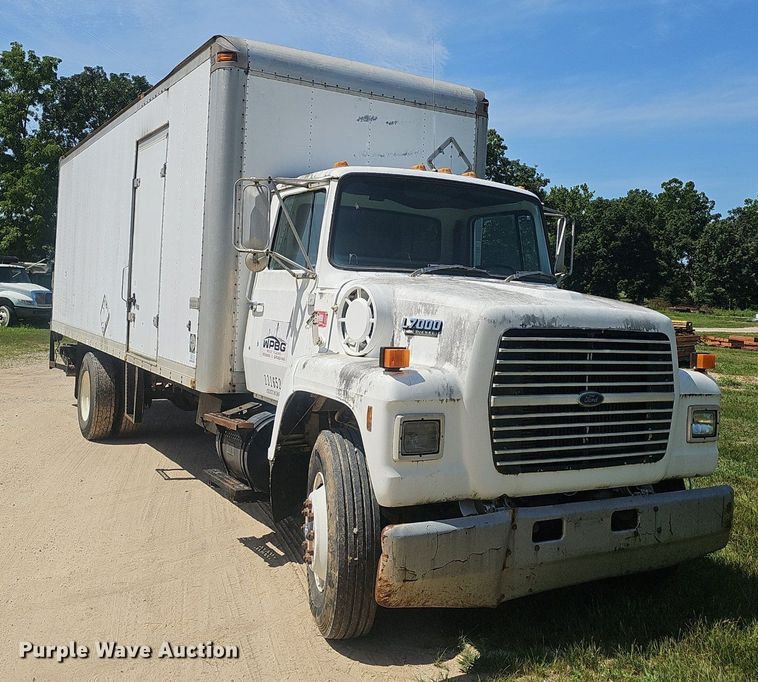 image for item EJ5788 1990 Ford L7000 box truck