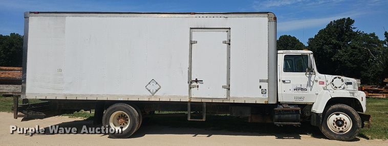 image for item EJ5788 1990 Ford L7000 box truck